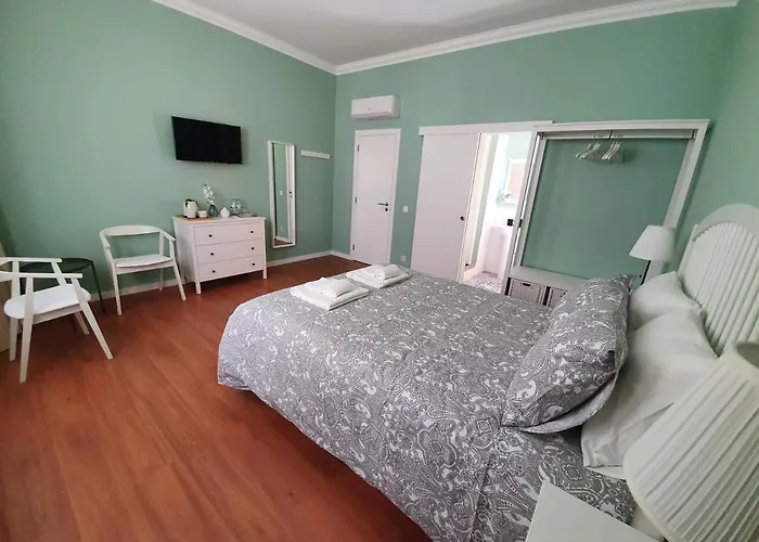 Pensión - Casa Amarela - *